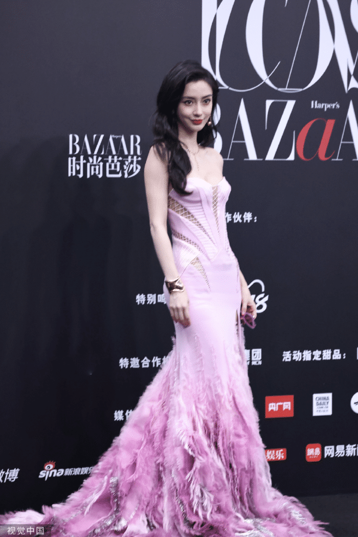 Китайские звёзды на красной дорожке мероприятия от Harper’s Bazaar