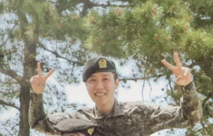 Новые фото Джей-Хоупа из BTS из армии