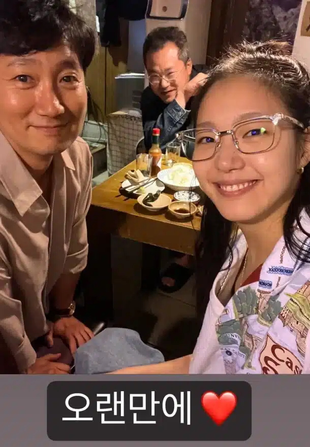 Ким Го Ын ярко улыбается на фото со своим "идеальным типом" Пак Хэ Илем