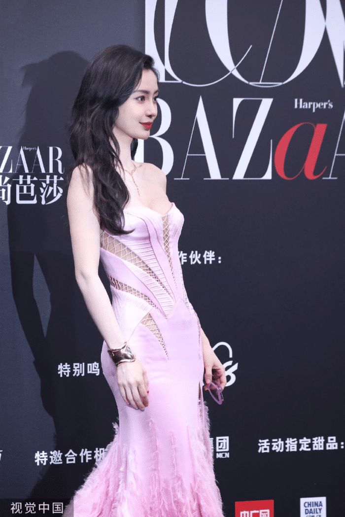 Китайские звёзды на красной дорожке мероприятия от Harper’s Bazaar