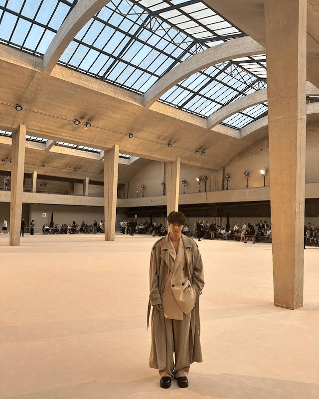 Чхве У Шик излучает ауру Ви из BTS на модном показе AMI в Париже
