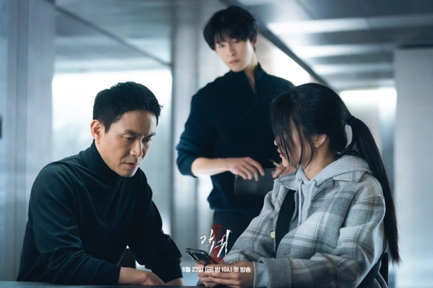 Сценарист дорамы «Демон» Ким Ын Хи пожертвует аванс за книгу по сценарию