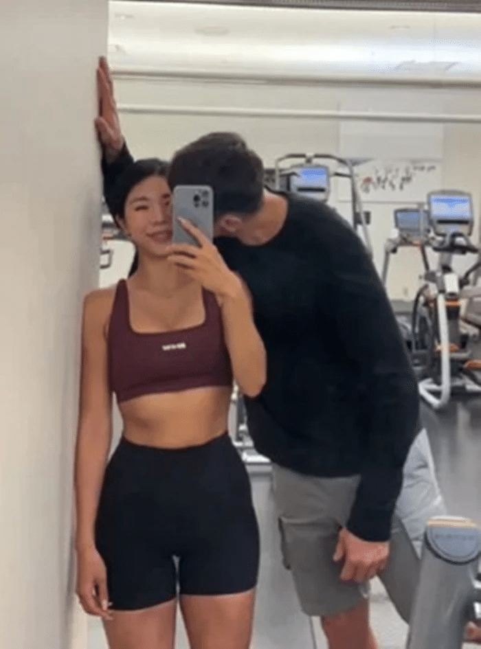 Любовь в спортзале: Джулиен Кан выложил романтичные селфи со своей девушкой-тренером