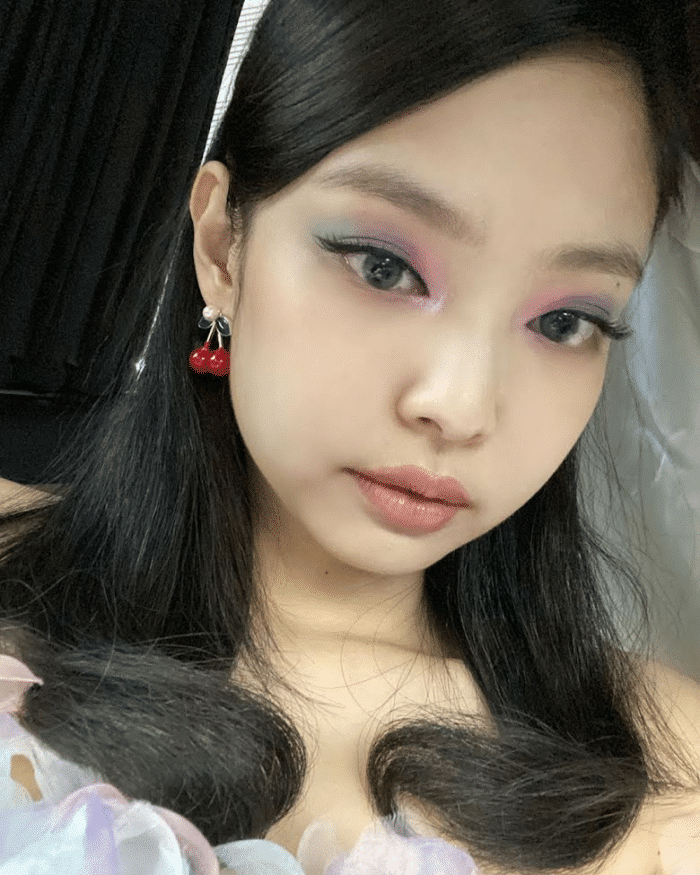 Дженни из BLACKPINK привлекла внимание изменением в макияже для недавнего концерта в Японии