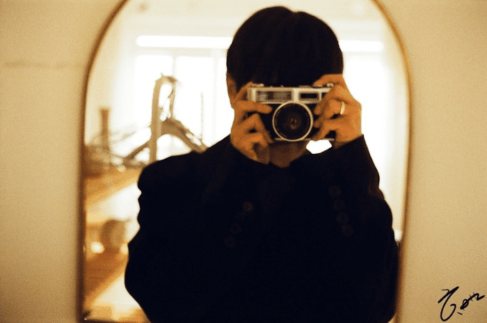 Взгляд через объектив: K-Pop айдолы демонстрируют свою любовь к фотографии