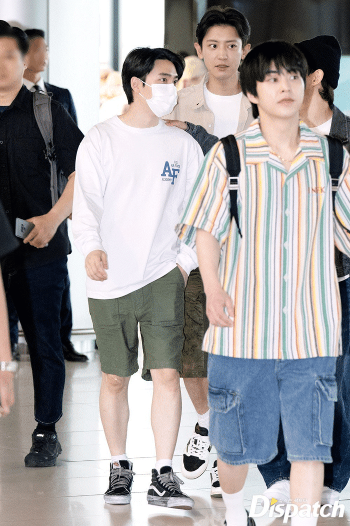EXO появились в полном составе в аэропорту Кимпхо