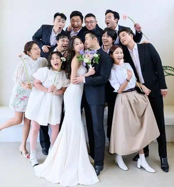 Свадебная фотосессия комика Ли Сан Хо и певицы Ким Джа Ён