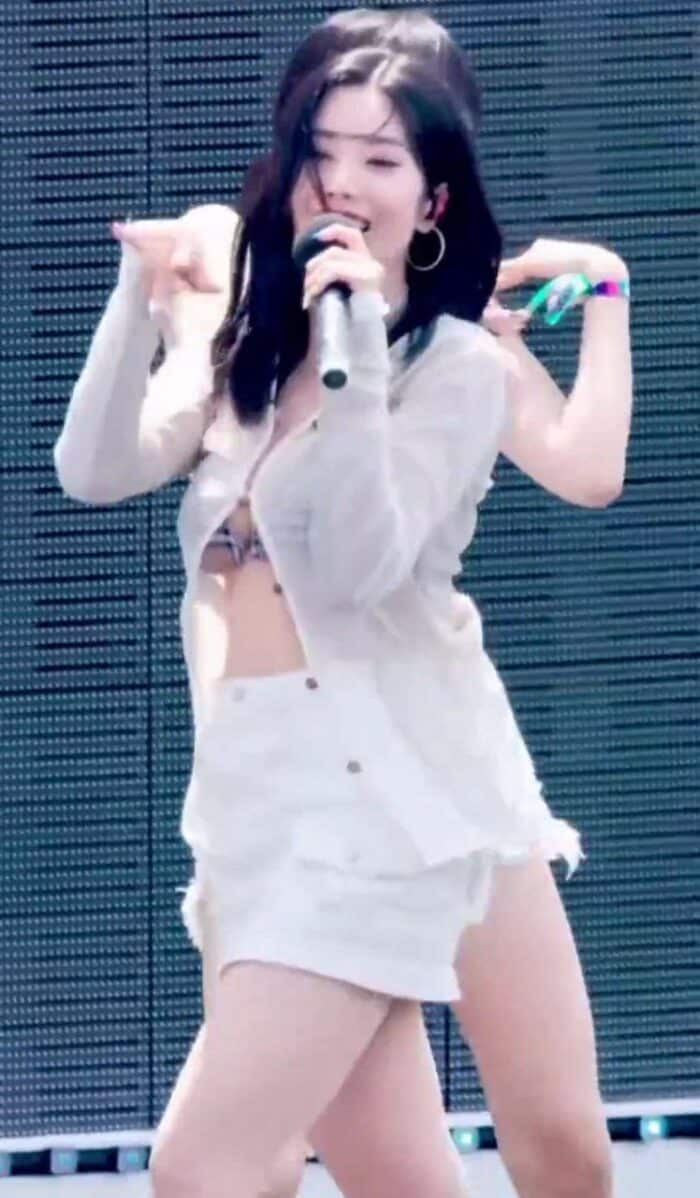 Квон Ынби продемонстрировала свою привлекательную фигуру во время Waterbomb Festival