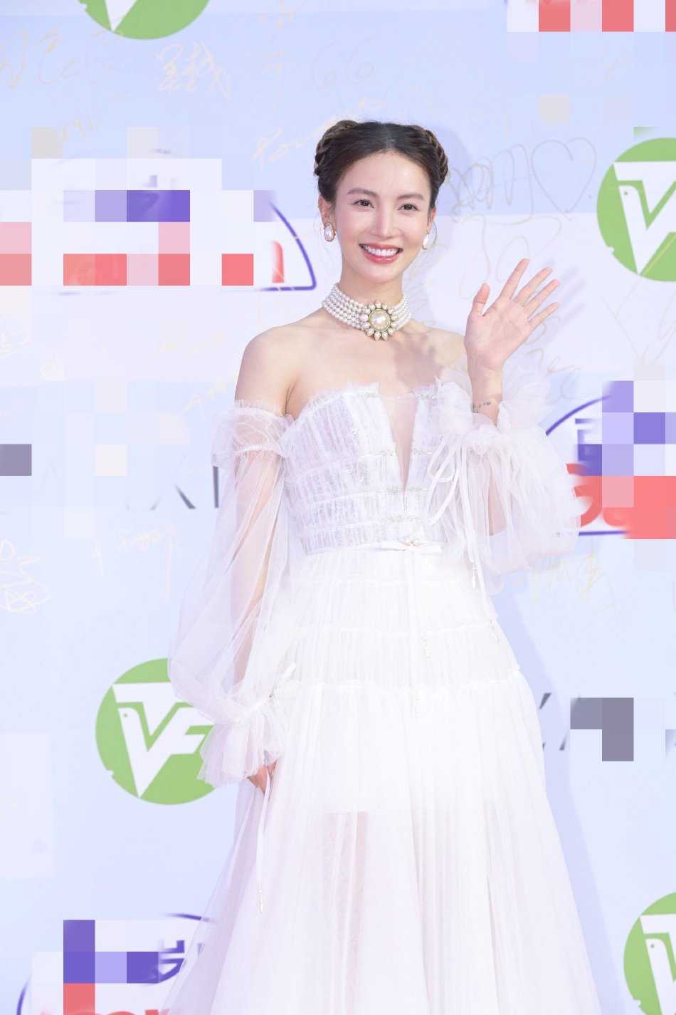 Китайские звёзды на красной дорожке премии Magnolia Awards