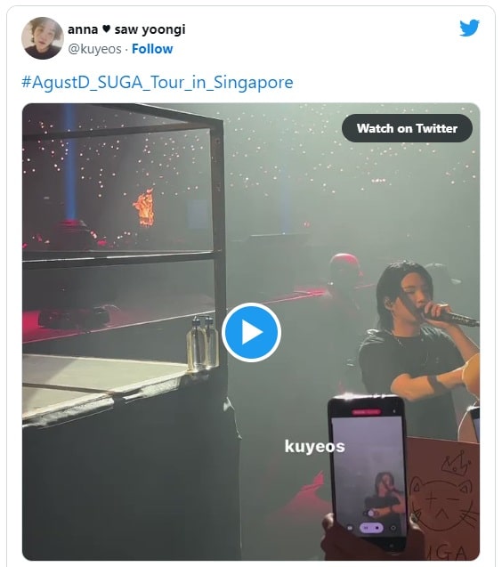 Шуга из BTS подтвердил свой профессионализм, столкнувшись с огнём на концерте в Сингапуре