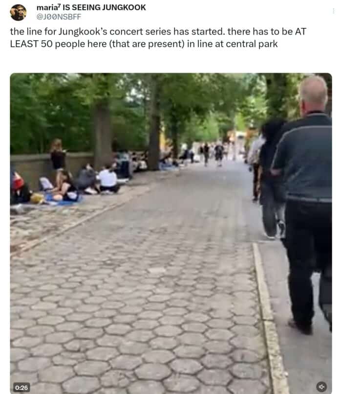 "Фанаты, будьте осторожны" - что известно о теле, найденном в Центральном парке перед выступлением Чонгука из BTS