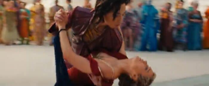 Пак Со Джун и Бри Ларсон танцуют вместе в новом трейлере к фильму "Марвелы"
