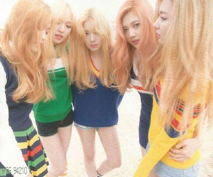 «Может, это потому, что Мин Хи Джин продюсировала обе группы», — нетизены обсуждают сходство между NewJeans и Red Velvet