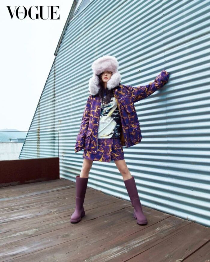 Чон Джи Хён на августовской обложке Vogue Korea