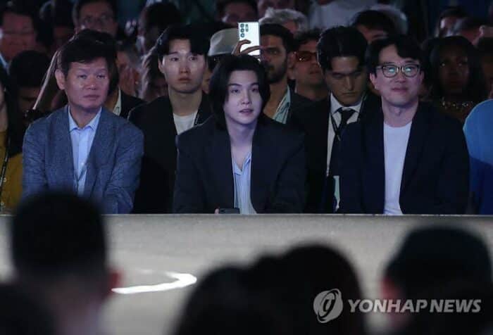 Шуга из BTS выглядел как генеральный директор на мероприятии Samsung, но смутился по неожиданной причине