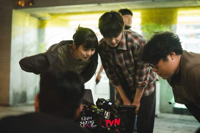 Игривая химия Хван Минхёна и Ким Со Хён на съемках дорамы «Бесполезная ложь»
