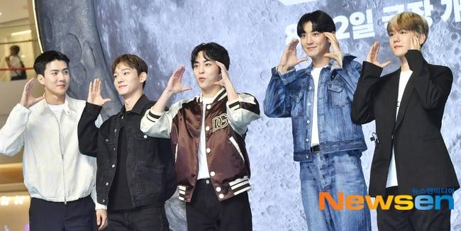 Участники EXO собрались, чтобы поддержать D.O на VIP-премьере картины «Луна»