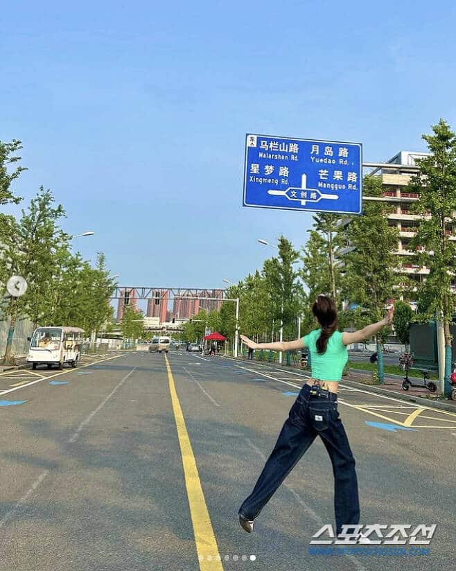 Джессика Чон поделилась новыми фото с улиц Китая