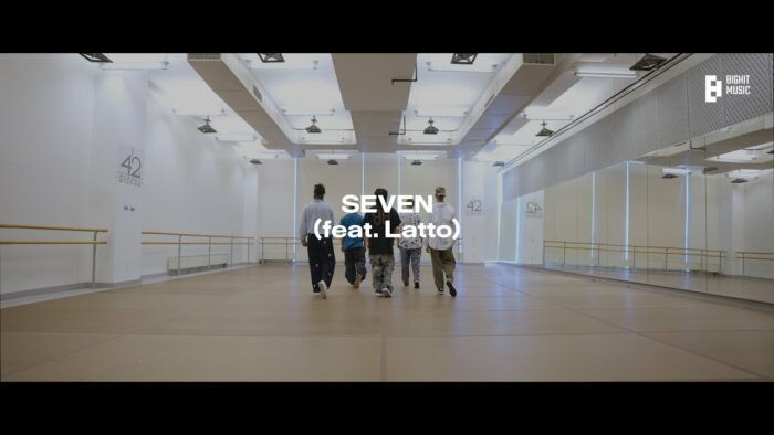 Чонгук из BTS демонстрирует синергию со своими танцорами в танцевальной практике к песне "Seven (feat. Latto)"
