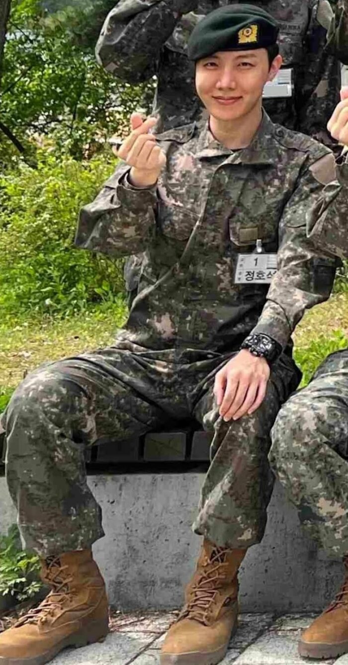 Новые фото Джей-Хоупа из BTS из армии 