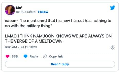 “Он зачисляется в армию?”: певец eAeon успокоил ARMY после публикации фотографии новой стрижки RM из BTS