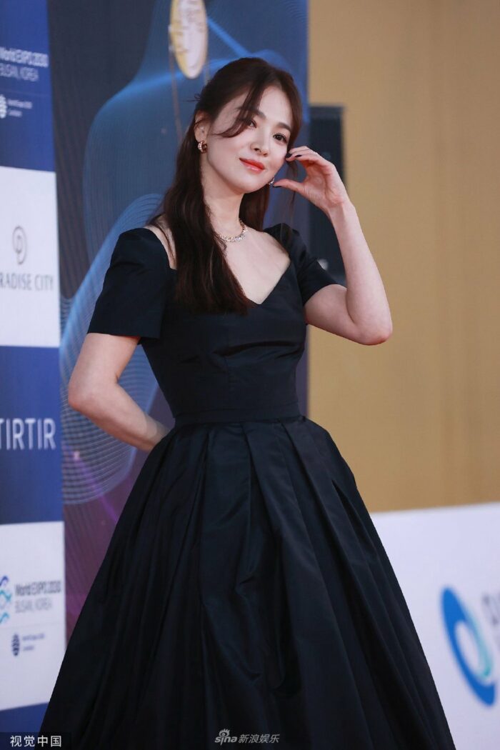 Корейские звёзды на красной дорожке «Blue Dragon Series Awards 2023»