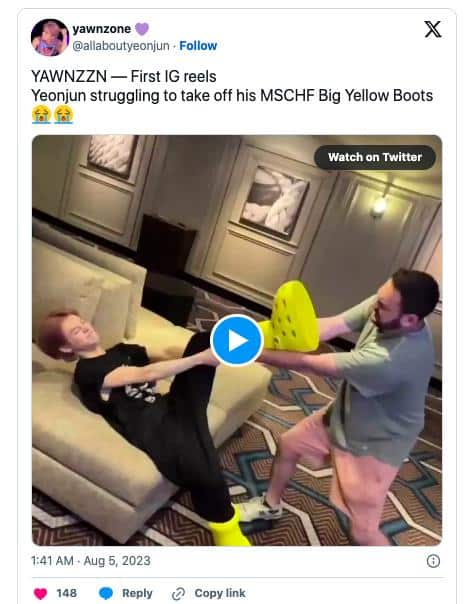 Эксцентричные желтые ботинки Ёнджуна из TXT смутили МОА: "Парень стал Микки Маусом"