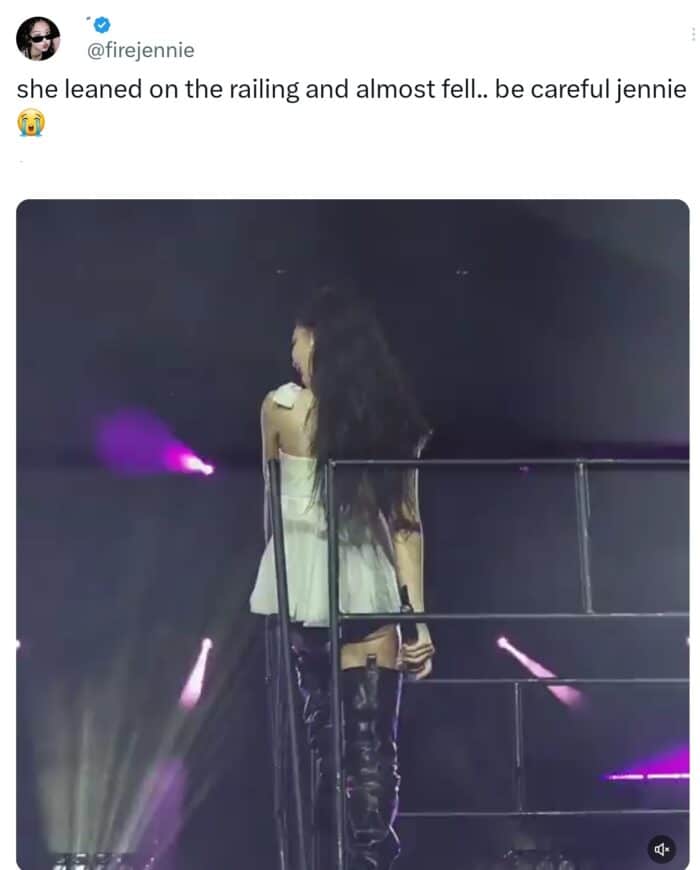 Дженни из BLACKPINK чуть не упала со сцены во время концерта в США
