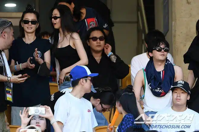 G-Dragon, Чон Ю Ми и Сон Наын посетили футбольный матч в Пусане