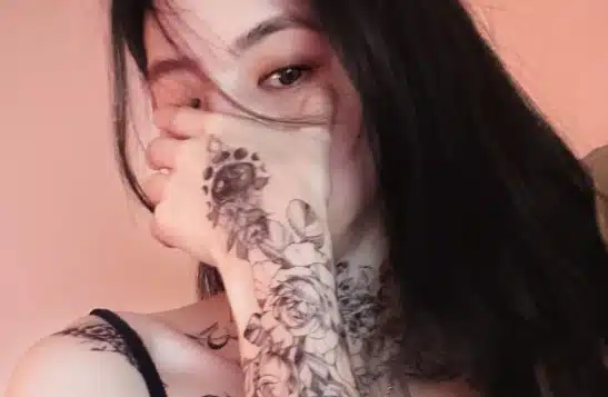 Актриса Хан Со Хи покорила сердца фанатов в образе с татуировками на руках и шее