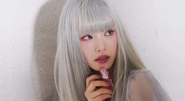 Шин Се Гён поразила нетизенов новым образом с серебристыми волосами