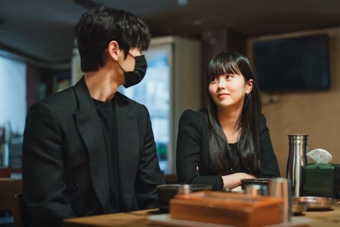 Хван Минхён и Ким Со Хён учатся расслабляться в присутствии друг друга в дораме «Бесполезная ложь»