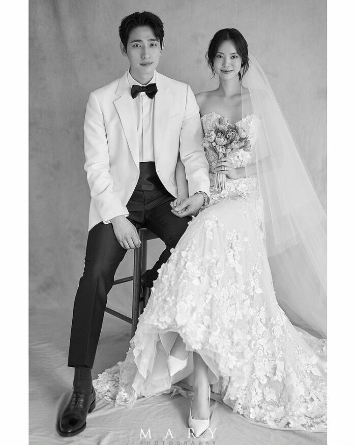 Актёр Юн Пак и модель Ким Су Бин официально связали себя узами брака