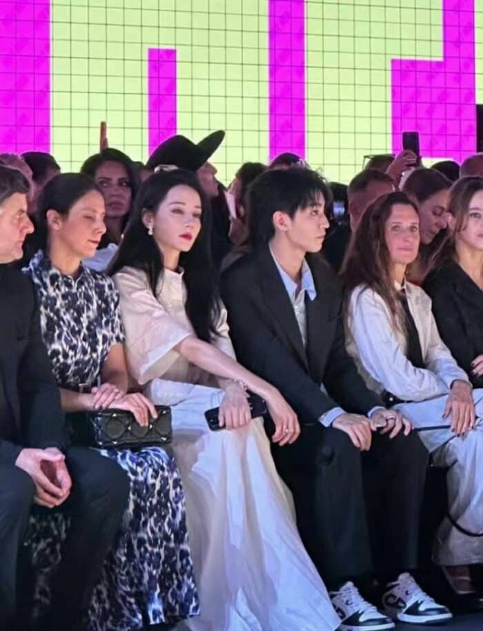 Китайские нетизены считают, что Дильраба затмила Джису на показе Dior в Париже, но проиграла ей в статусе