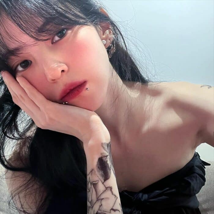 Хан Со Хи опубликовала фотографии с новым пирсингом на губе