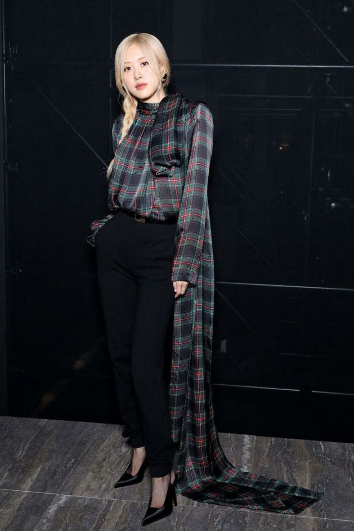 Розэ из BLACKPINK появилась в двух абсолютно разных нарядах от Saint Laurent на Неделе моды в Париже