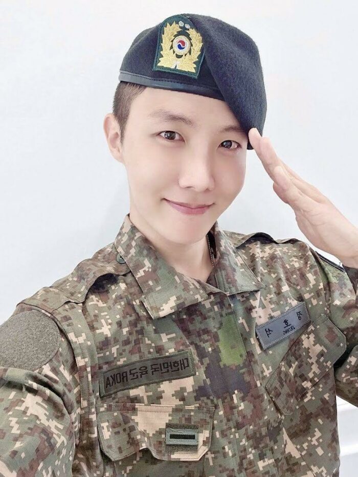 Джей-Хоуп из BTS продемонстрировал нереальную ауру на новых фото из армии