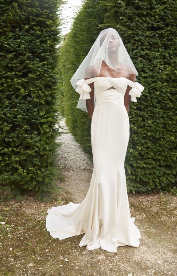 Свадебный образ: Розэ из BLACKPINK ошеломила длинным белым платьем на мероприятии Sulwhasoo