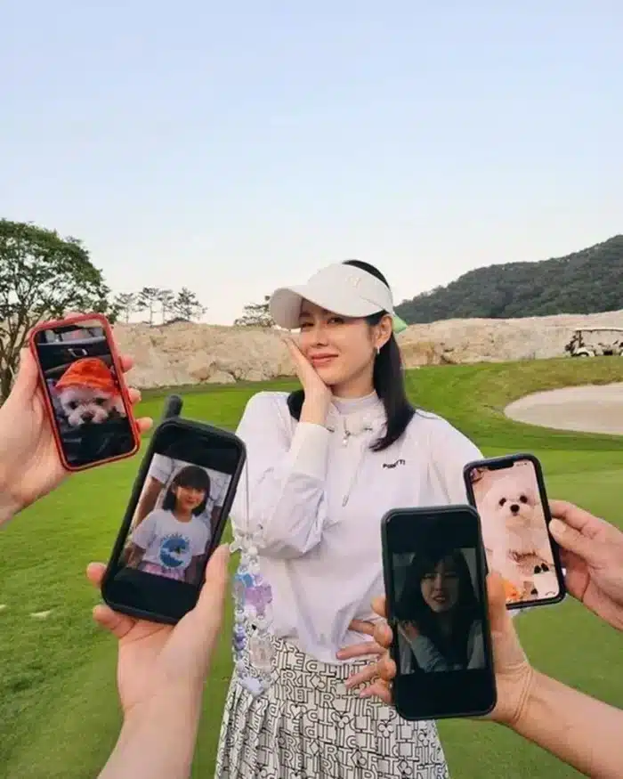Актриса Сон Е Джин поделилась фото со съёмок на поле для гольфа