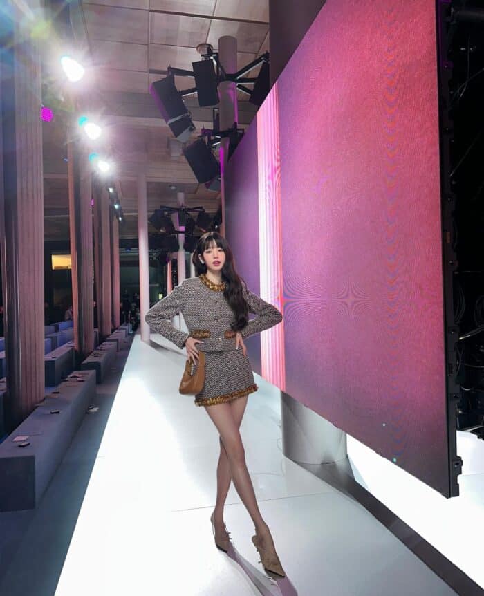 Чан Вонён из IVE поделилась фото с Недели моды в Париже