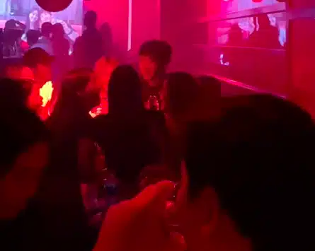 Лису из BLACKPINK заметили в клубе в Бангкоке