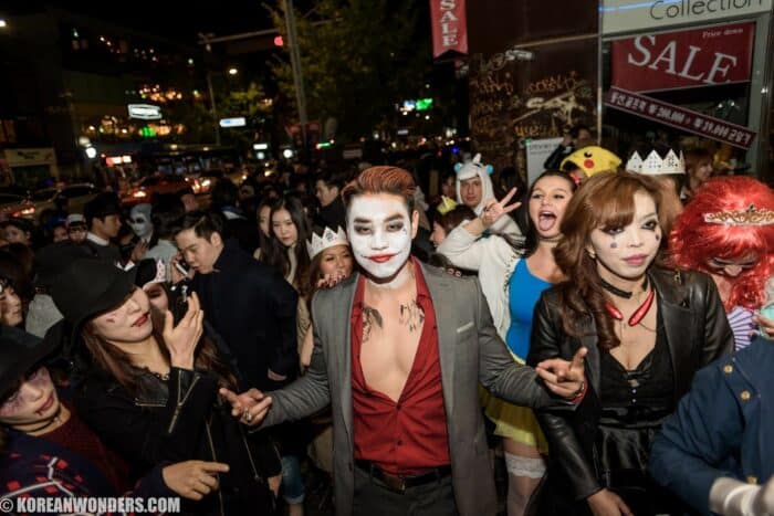 Организаторы отменяют празднования Хэллоуина в Южной Корее в память о трагедии в Итэвоне: мнение нетизенов разделилось