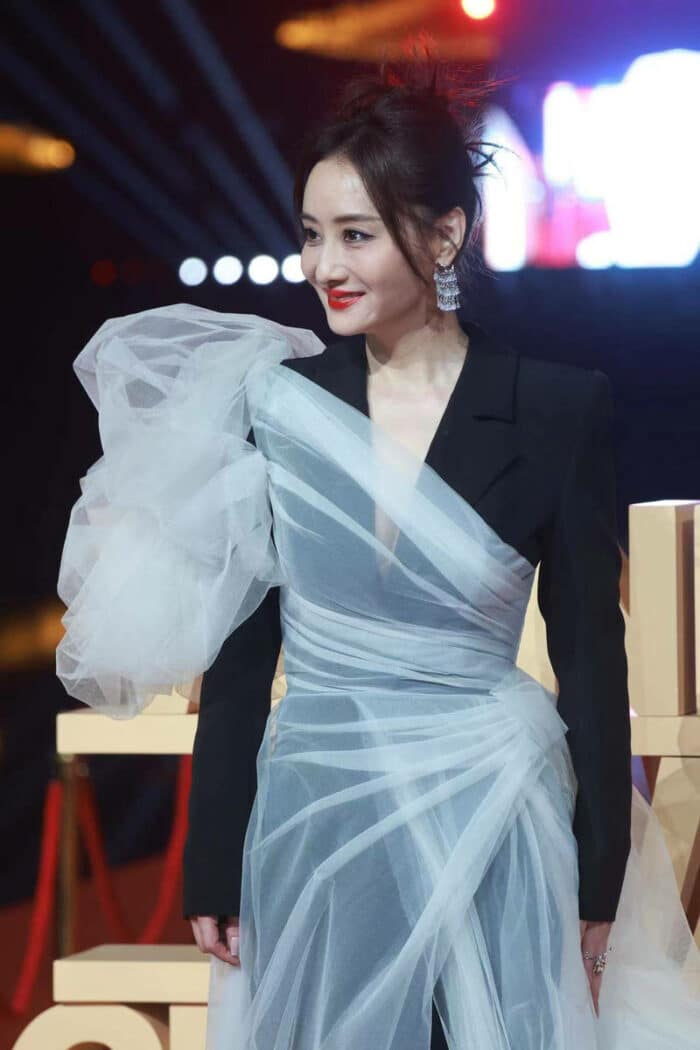 Китайские звёзды на красной дорожке Wenrong Awards