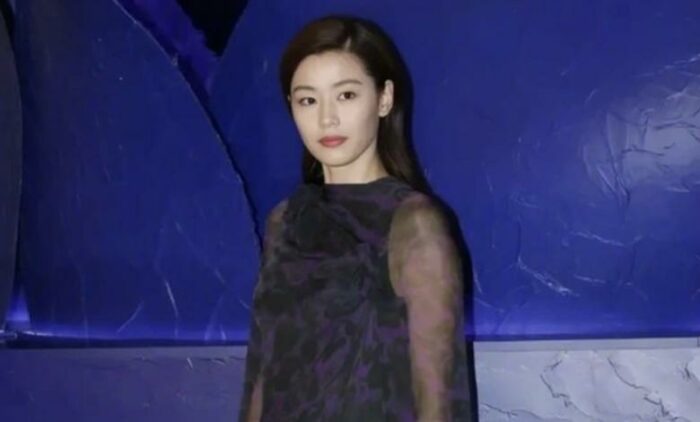 Актриса Чон Джи Хён поразила фанатов красотой на мероприятии модного бренда в Гонконге