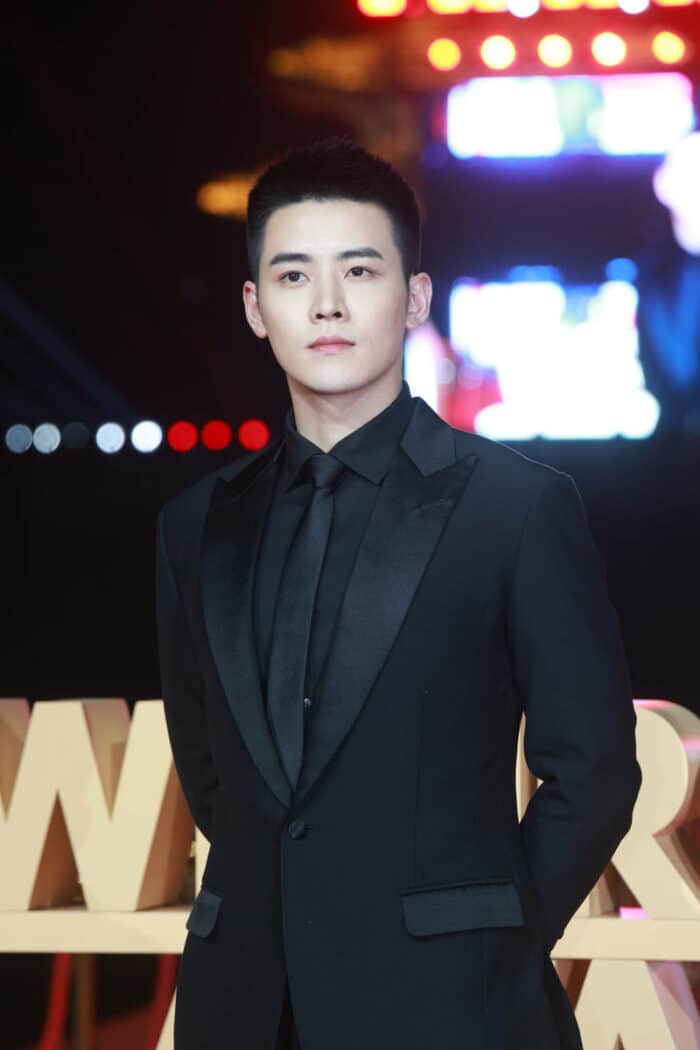 Китайские звёзды на красной дорожке Wenrong Awards