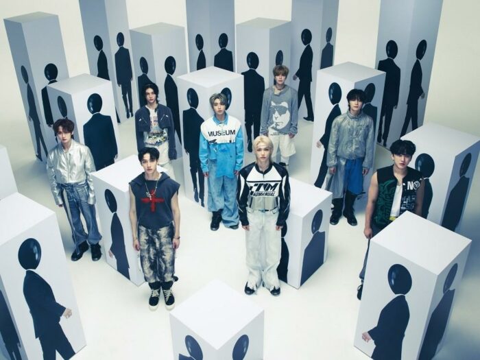 Stray Kids продали более 1 млн копий первого японского мини-альбома "Social Path / Super Bowl"