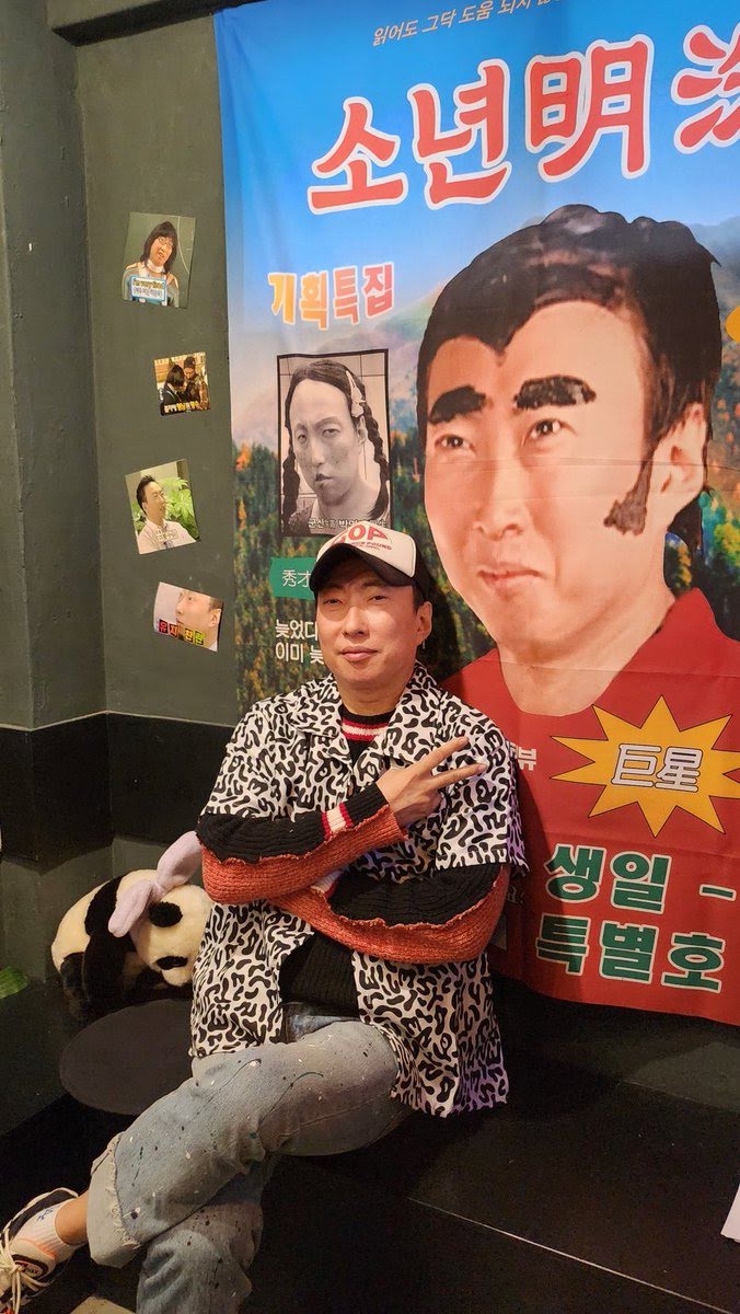 Легендарный корейский комик потратил 740 долларов США на мероприятии в кафе в честь своего дня рождения
