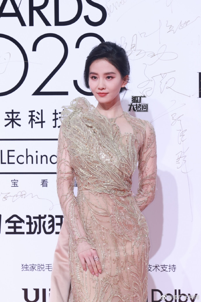 Китайские звёзды на красной дорожке церемонии ELLE Style Awards 2023