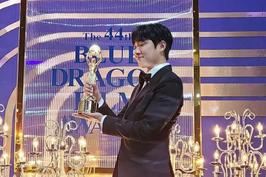 Хон Са Бин объявил о зачислении в армию после победы в номинации "Лучший новый актёр" на кинопремии "Blue Dragon Film Awards"