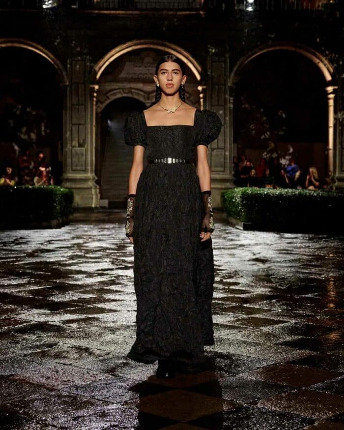 В платьях каких брендов BLACKPINK появились в Букингемском Дворце?